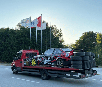 Gece hizmet veren 7/24 nöbetçi oto çekici ve yol yardım aracı.