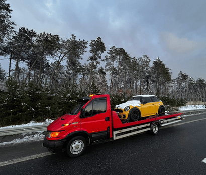 En yakın oto çekici ve acil yol yardım servisi müdahale anı.